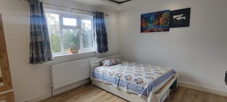 Room in a Shared House, Pinner Road, HA1 - Photo 5