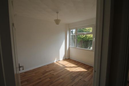 4 bedroom terraced house to rent - Photo 5