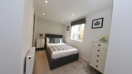 1 bedroom Flat To Let - Photo 3