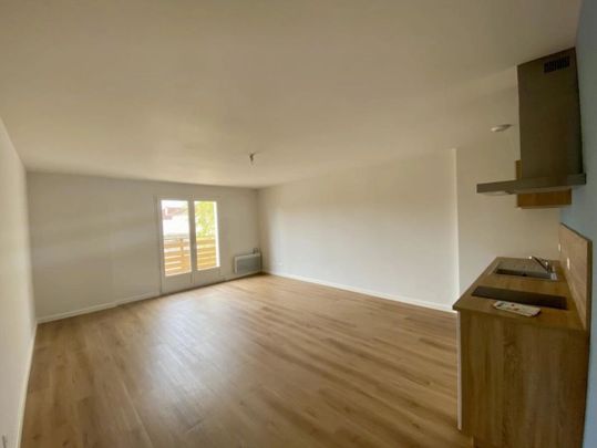 A VILLENEUVE SUR LOT, T2 DE 45,1M2 NEUF, AVEC TERRASSE ET PA - Photo 1