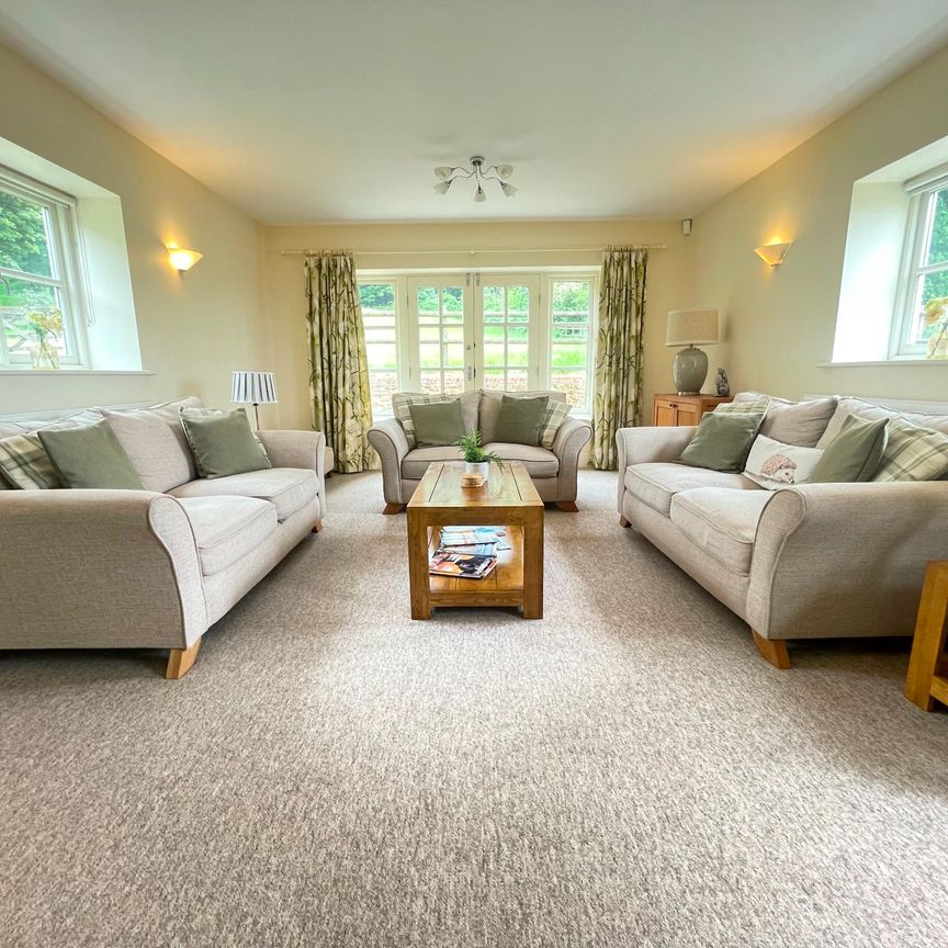 Four Bedroom Family Home Set In up to 2 Acres of Garden for Rent in Ingoldisthorpe - Photo 1