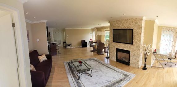 Condo 1275pi² à Ste-Julie : électroménagers, meubles, Borne de recharge, 2 cambres, 1 bureau, 2 salles de bain, cuisine, salle à manger et espace de s - Photo 2