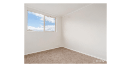 Refreshed, Light-Filled Apartment in Prime Location - Photo 5