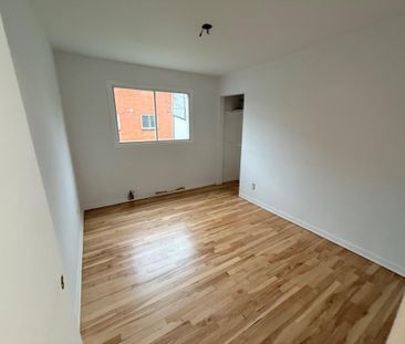 Grand 4 1/2 a louer - Photo 1