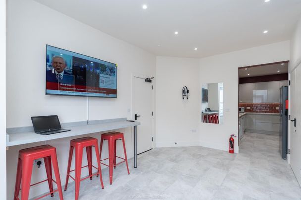 En-Suite Room 6, Malmesbury Road, Shirley, Southampton SO15 - Photo 1