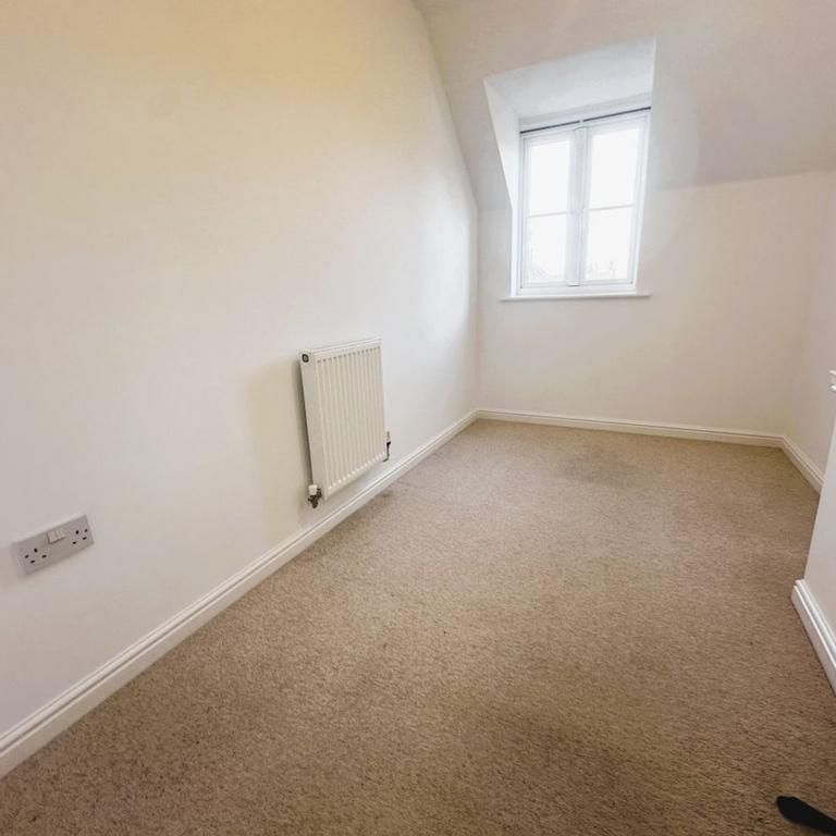 2 bedroom end of terrace house to rent - Photo 1