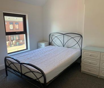 11 Institution Place, Belfast, BT12 4AE - Photo 4