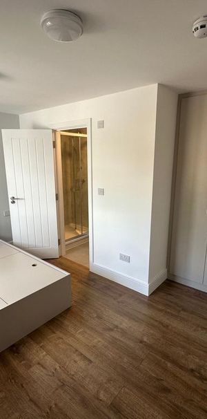 1 bedroom in a house share to rent - Photo 1