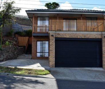Stylish, Spacious & Perfectly Positioned - Photo 3