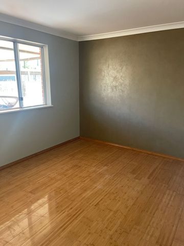 FAMILY HOME WITH LARGE YARD - Photo 2