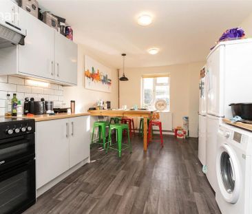 5 bedroom semi-detached house to rent - Photo 3