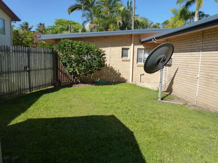 3 BEDROOM HOUSE - WEST MACKAY - Photo 2