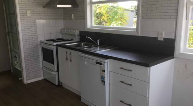 Tidy family home - Photo 1