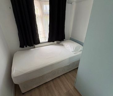 Whitton Avenue West, Greenford, UB6 - Photo 3