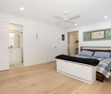 Serene Three Bedroom Home with Pool - Photo 4