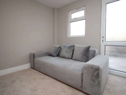 Room in a Shared House, Victoria Road Room 2 - Photo 1