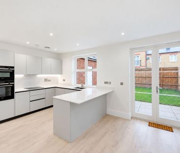 4 bedroom semi-detached house to rent - Photo 5