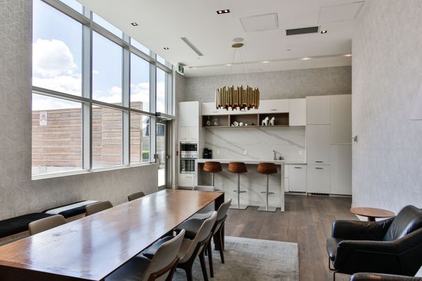 For Lease - 835 St Clair Avenue Unit# 401, Toronto, Ontario - Photo 1