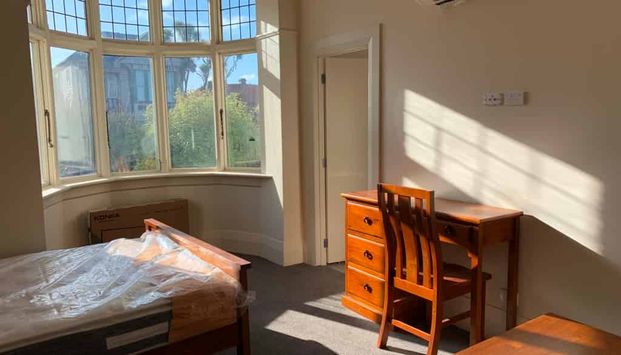 Ensuite room on Union Street, North Dunedin - Photo 1