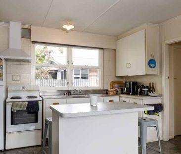 Sunny Brick Home in a Quiet Cul-de-Sac - Photo 3