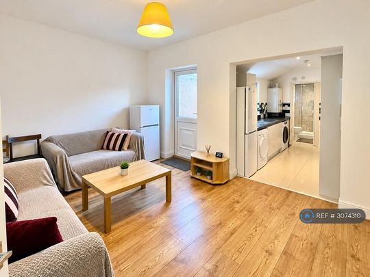 5 bedroom terraced house to rent - Photo 1