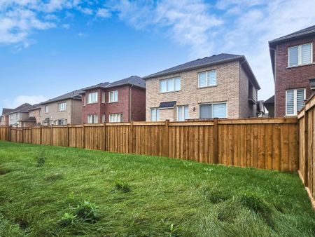 For Lease - 143 Kenneth Rogers Crescent, East Gwillimbury, Ontario - Photo 2