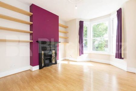 A Spacious property with 2 equally sized double bedrooms in a lovely conversion - Photo 5