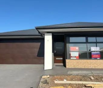 “!! Nearly New House for rent on walking of Riverdale Village Shopi... - Photo 3