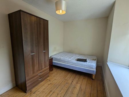 3 bedroom flat to rent - Photo 5