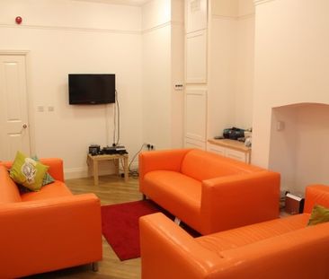 7 Bed terrace house, Beverley Road. - Photo 2