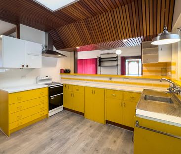 Stunning Residence in Prime Location......6 month lease only - Photo 4