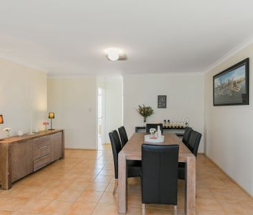 Well Kept Family Home with a Pool - Photo 3