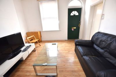 2 bedroom House in Kelsall Road, Leeds - Photo 1