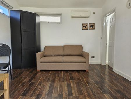 1 Bed Flat, Demesne Road, SM6 - Photo 2