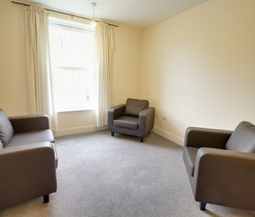 Union Terrace, Aldershot, GU11 - Photo 1