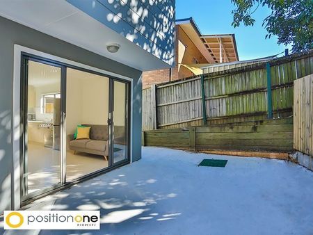 Modern Townhouse, Generous in Size, So Close to the University of Qld, QUT and CBD! - Photo 5