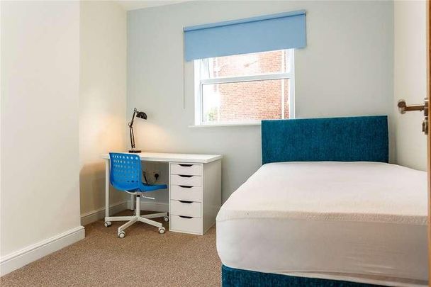 York Terrace, Exeter, Devon, EX4 - Photo 1