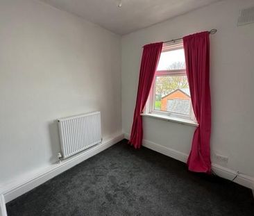 4 bedroom semi-detached house to rent - Photo 5