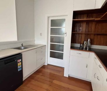 FIVE BEDROOM - CITY CENTRE - Photo 2