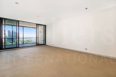 THE HYDE - NORTH FACING EXECUTIVE THREE BEDROOM APARTMENT! - Photo 2