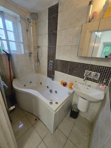 2 Bed Flat, Addison Way, NW11 - Photo 2