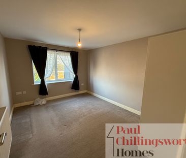 2 bed Flat - Photo 2