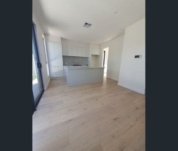 Stylish Coastal Living Just Minutes from Henley Square - Photo 2