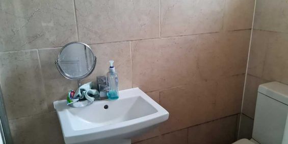 Studio for Student in Central Charminster - Photo 3