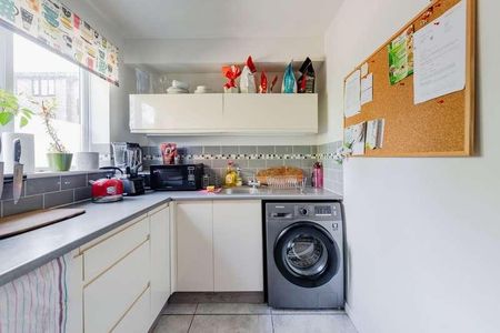 Swann Way, Broadbridge Heath, Horsham, RH12 - Photo 4