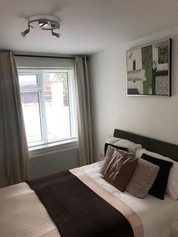 1 Bed Flat, Lee High Road, SE12 - Photo 4