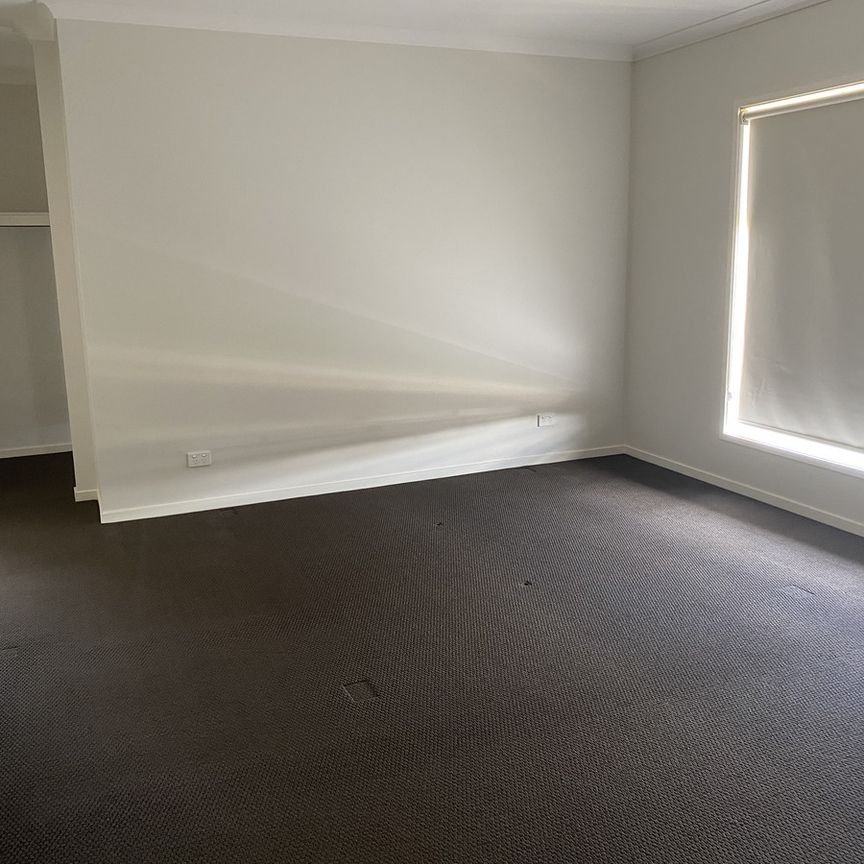5 Colac Close, KIALLA VIC 3631 - Photo 1