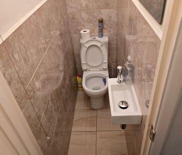 1 bedroom in a house share to rent - Photo 6