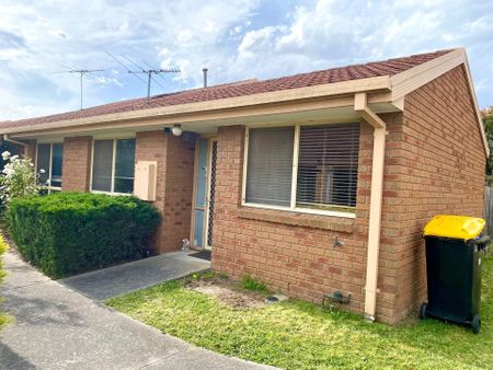 Modern & Clean Single Level Two Bed Home - Photo 3