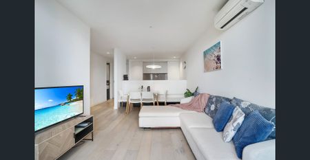 Skyline Living in the Heart of Melbourne CBD – 2 Bedroom Furnished Apartment - Photo 2